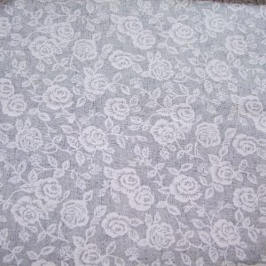 Szürke alapon fehér rózsa