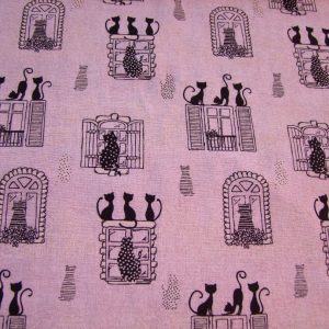 Drapp alapon fekete cicák