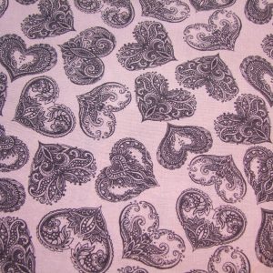 Drapp alapon fekete szivecske