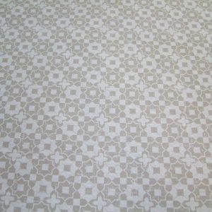 Fehér geometriai minták drapp alapon (impregnált)