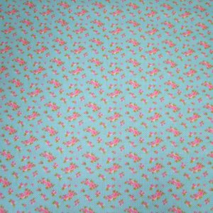 Rózsák és pöttyök türkiz alapon