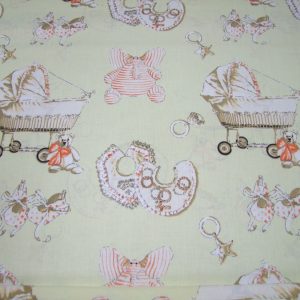 Maci és babakocsi sárga alapon