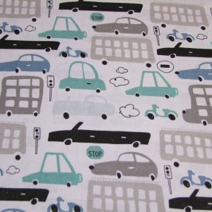 Türkiz, szürke, fekete autók fehér alapon