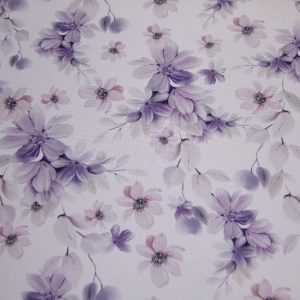 Halványlila virágok hófehér alapon