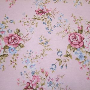 Rózsák kék virággal rózsaszín alapon